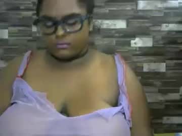 HUGE BOOBS ASIAN GIRL’S NIPPLES FLASHING BUT SHE DOESN’T CARE